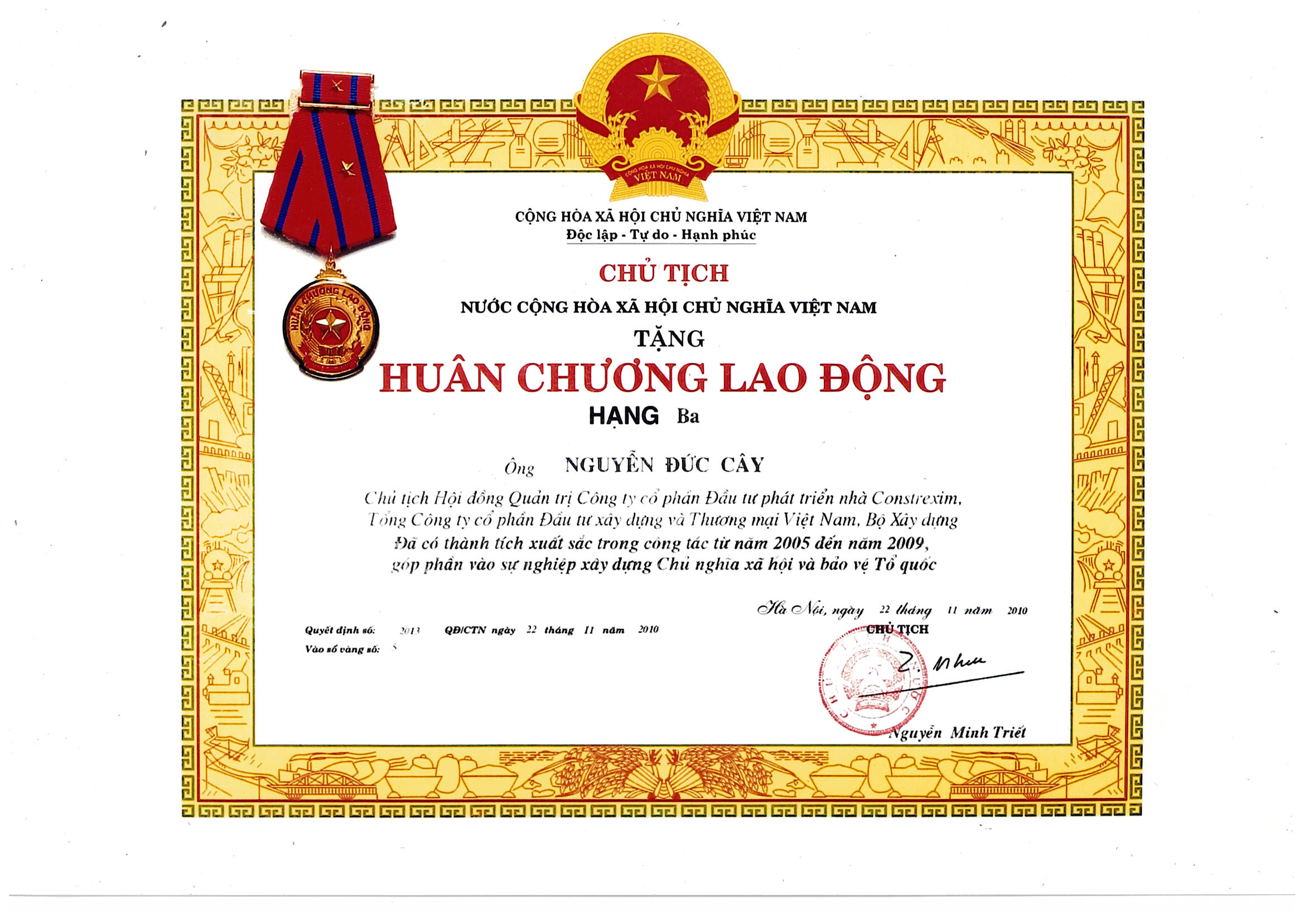 Huân chương lao động Hạng Ba của Chủ tịch nước Cộng Hòa Xã Hội Chủ Nghĩa Việt Nam tặng ông Nguyễn Đức Cây - Chủ tịch HĐQT Công ty